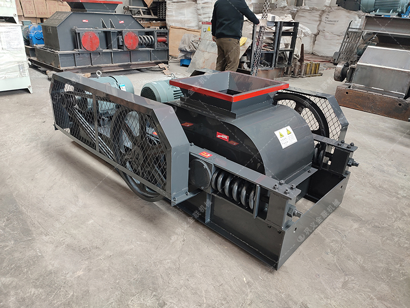 瀝青混合料性能不達標？雙齒輥破碎機助你提升路面質(zhì)量